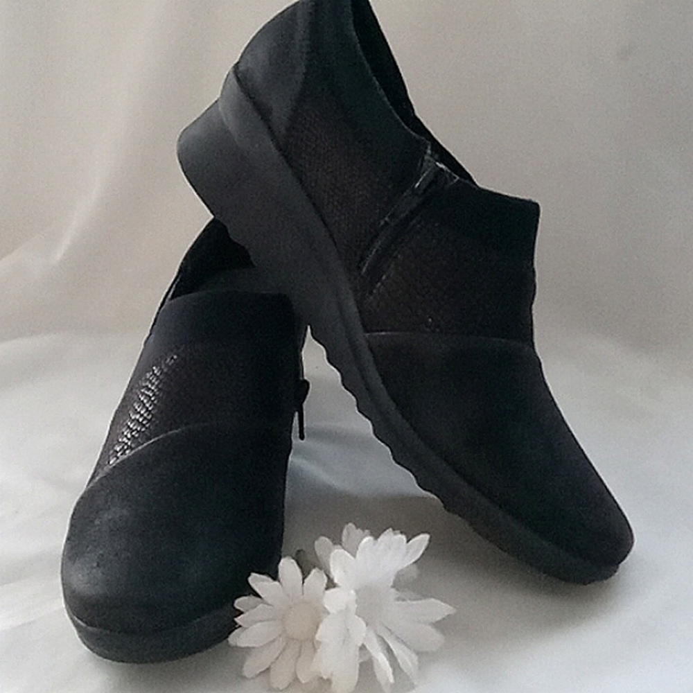 Clarks Black Low-Profile Slip-On Flats